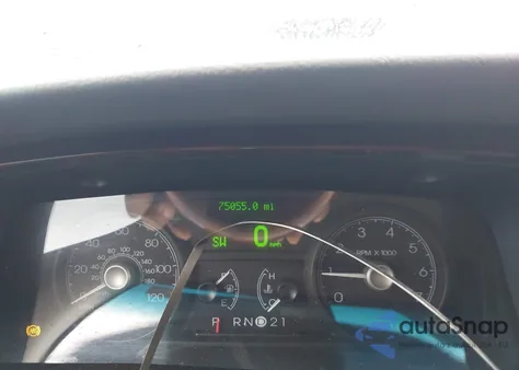 2009 Lincoln Town Car Signature Limited из США, поврежденный, VIN 2LNHM82V99X601271